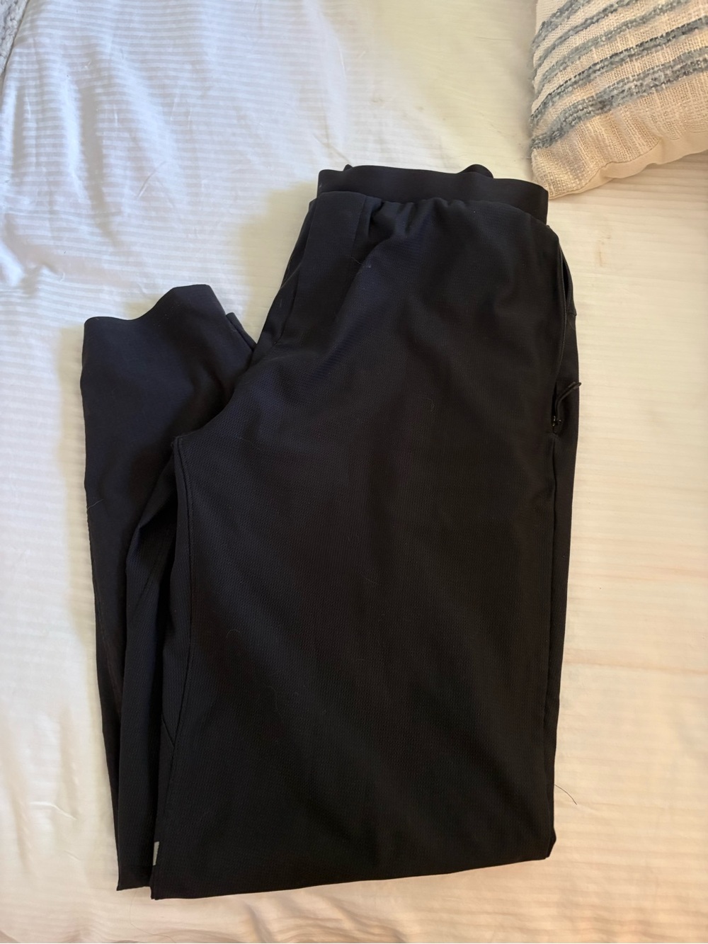 Lululemon Men's Black Performance Jogger Pants